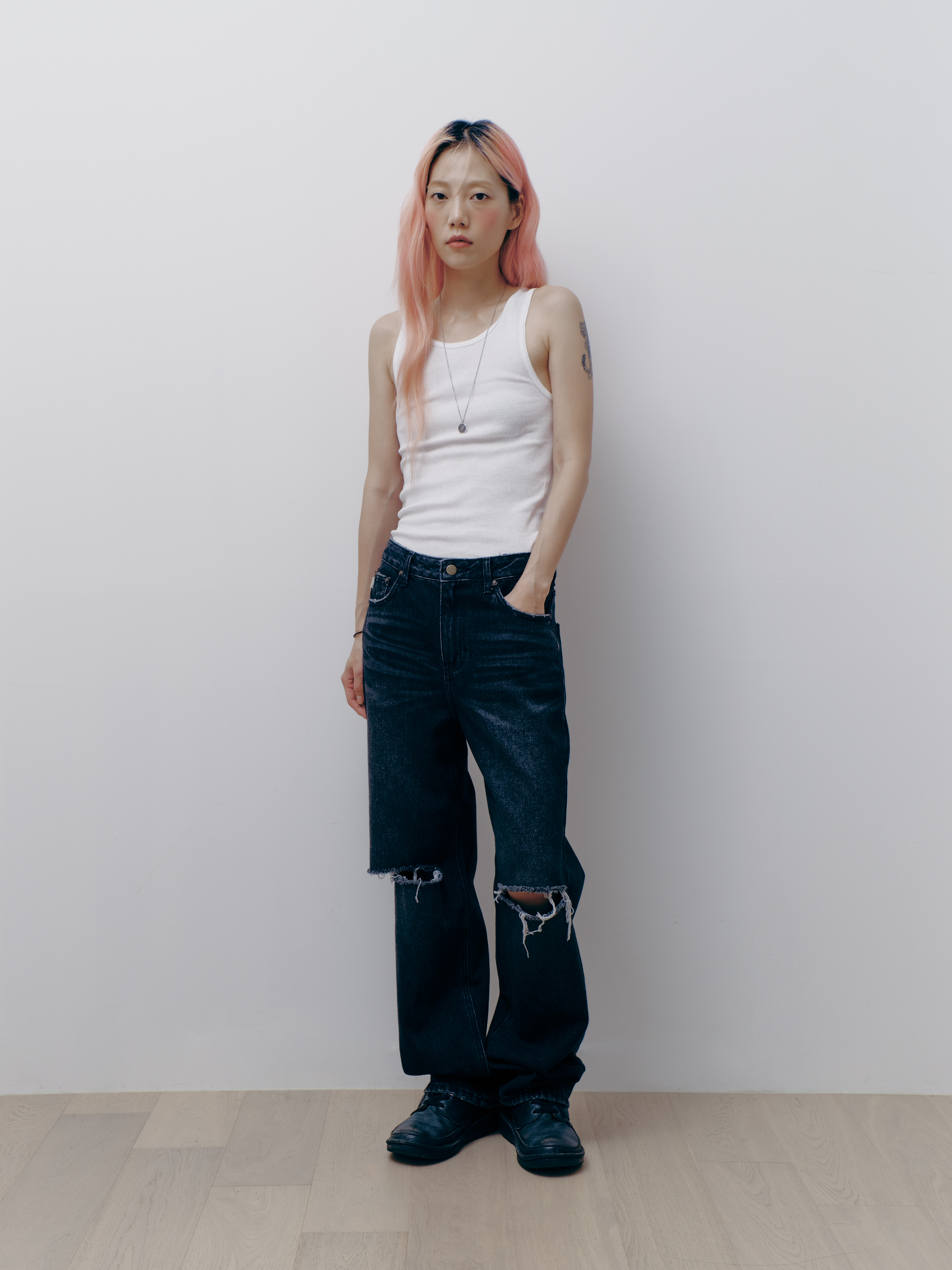 [GLOWNY]95 DESTROYED STRAIGHT FIT JEANS★韓国ファッション★ GLOWNY】韓国人気☆ 95 DESTROYED STRAIGHT FIT JEANS ボトムス