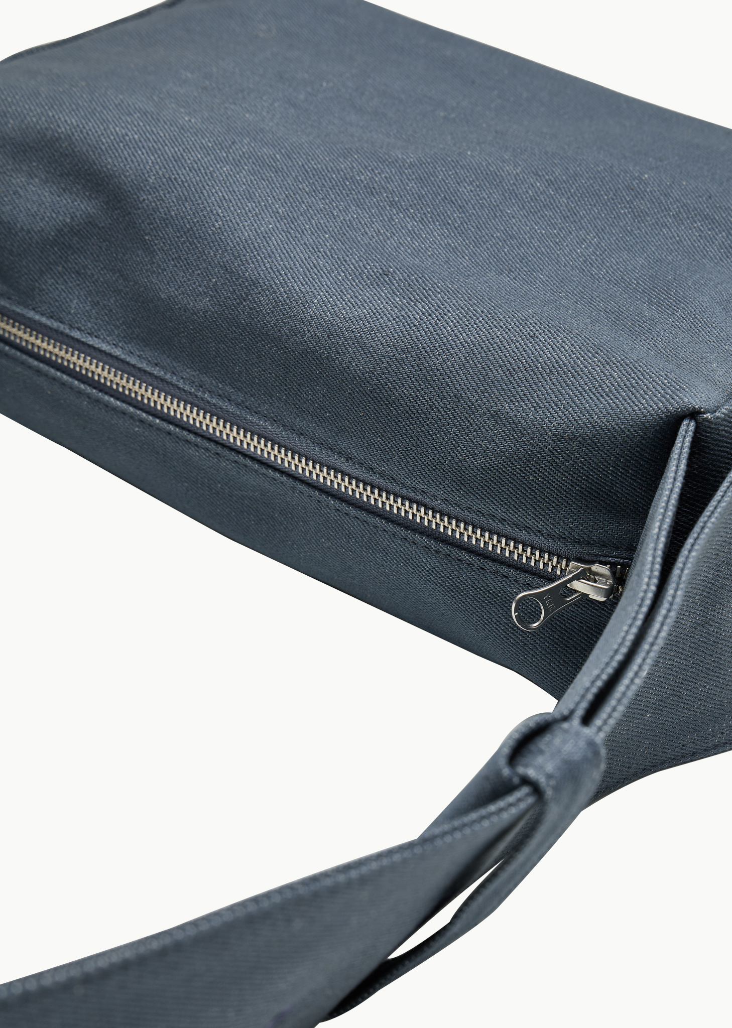 AMOMENTO　　DENIM CUBE BAG MUSINSA | AMOMENTO DENIM CUBE BAG (2COLORS)